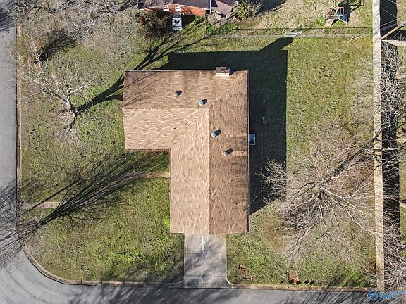 3rd image of 410 Gale Ln