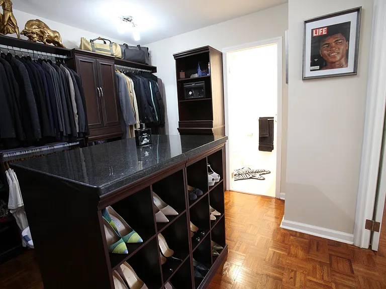 Walk-in Closet