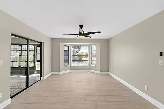4836 Marine Dr — Photo 15