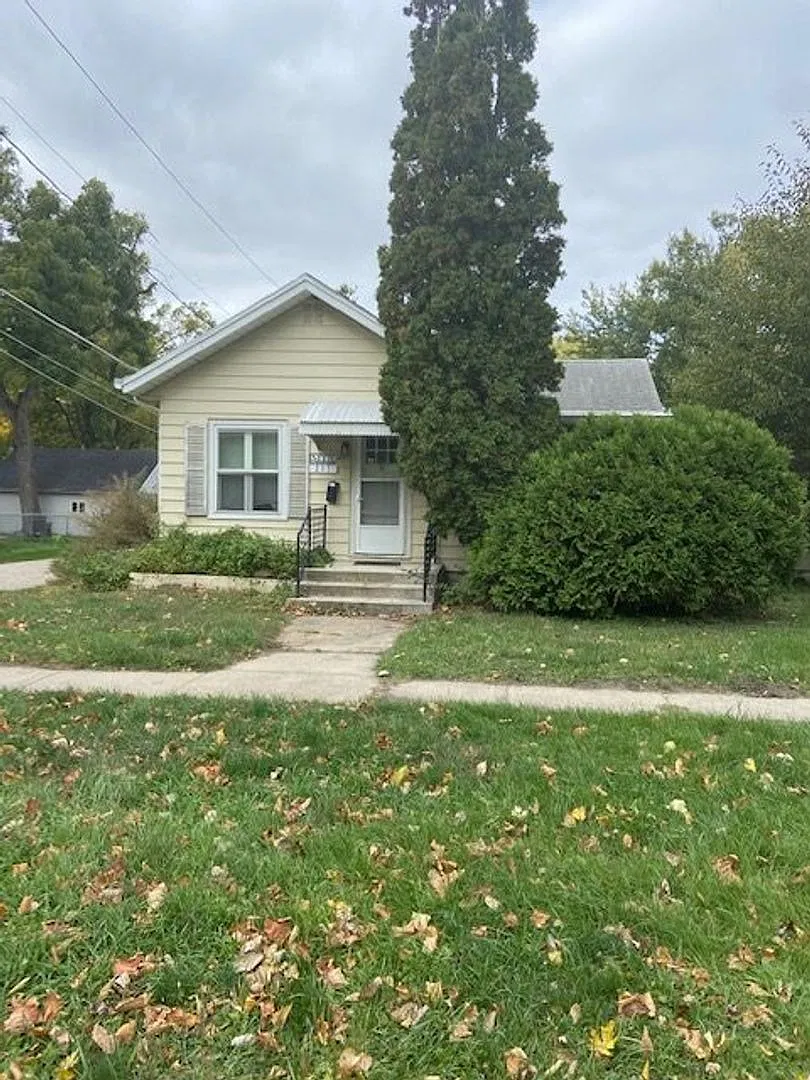 217 N Maple — Photo 1