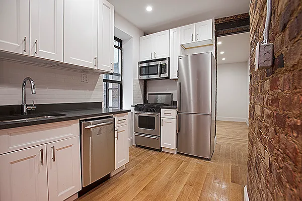 234 E 4th St #6 — Photo 1