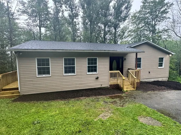 203 Beaver Lake Cir, Windsor, NY 13865