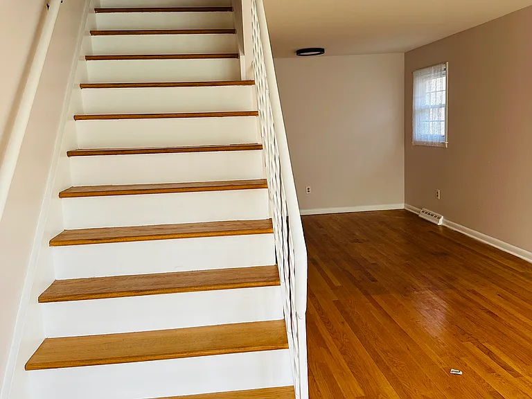 672 Providence St — Photo 3