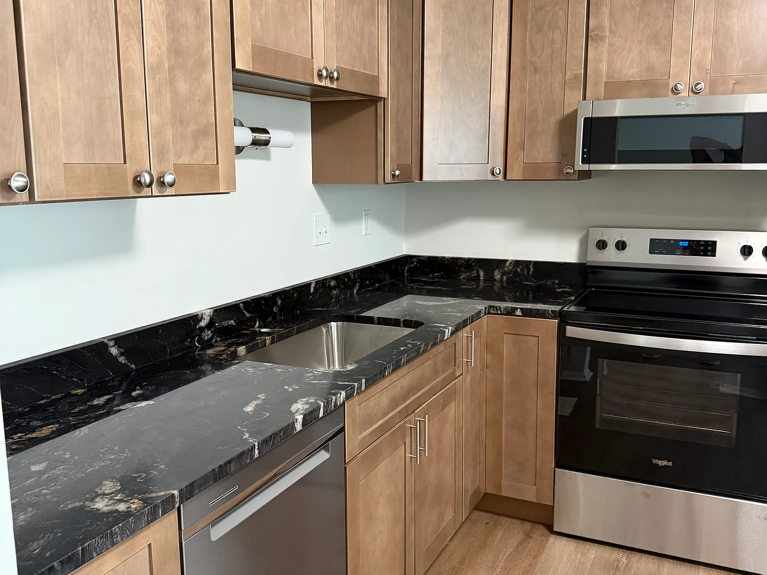 3 bed, 1.5 bath, 1240 sqft, $1,900 — Photo 4