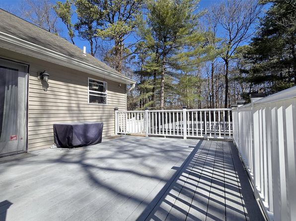 11 Doral Lane, Yaphank, NY 11980