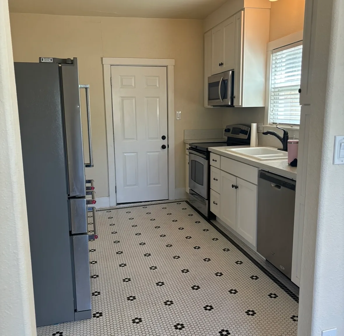 1 bed, 800 sqft, $1,500 — Photo 1