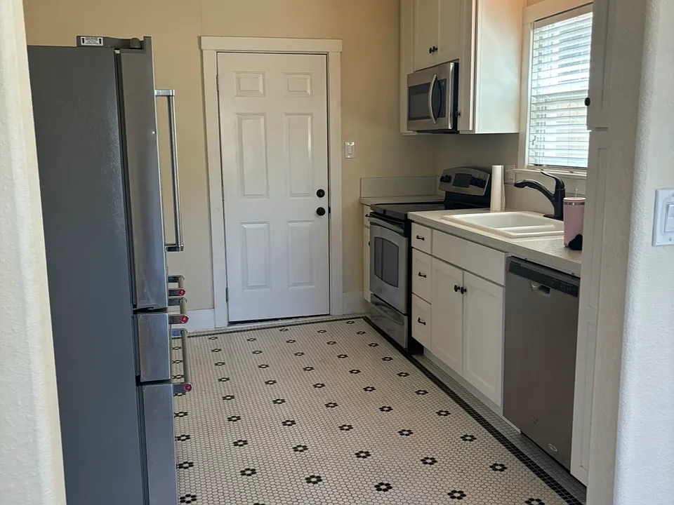 206 S 2nd St #3