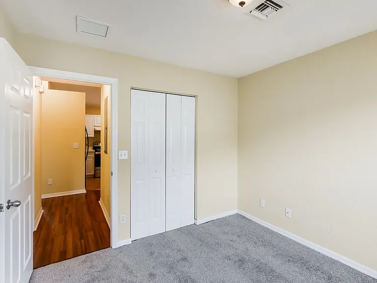 2320 Douglas St — Photo 14
