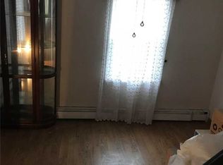 15 Washington Dr, Merrick, NY 11566