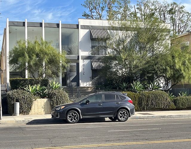 1st image of 5012 Whitsett Ave #204