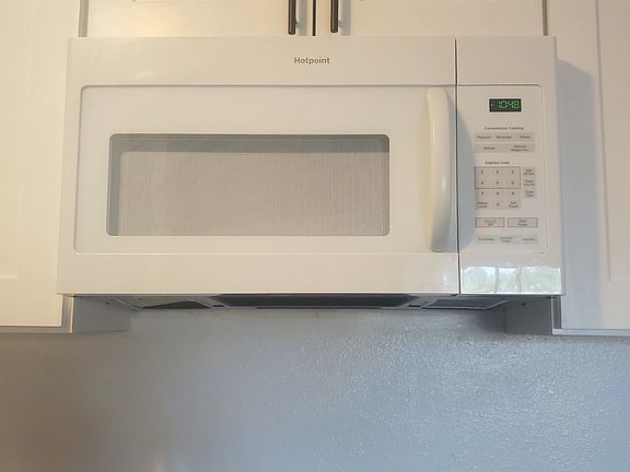 5th image of 1400 Gandy Blvd N Unit 411