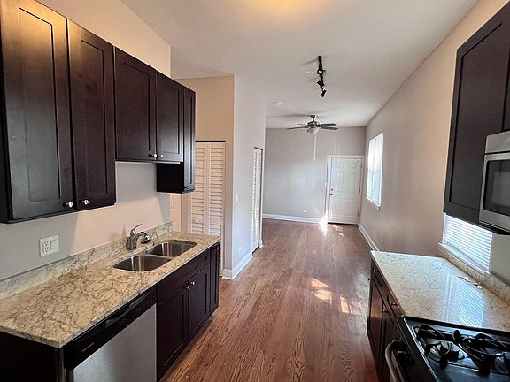 4th image of 1850 N St Louis Ave #1R