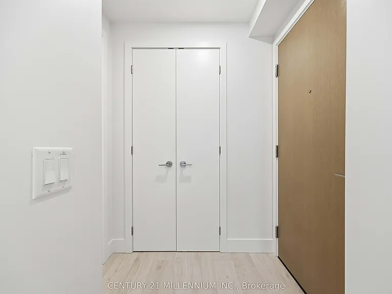 357 King St W #905 — Photo 14
