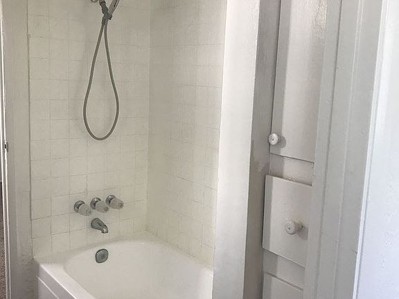 5th image of 4467 48th St