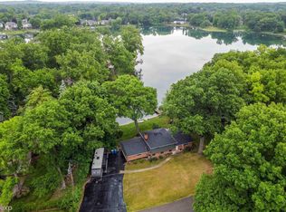 2780 N Lake Dr, Waterford, MI 48329