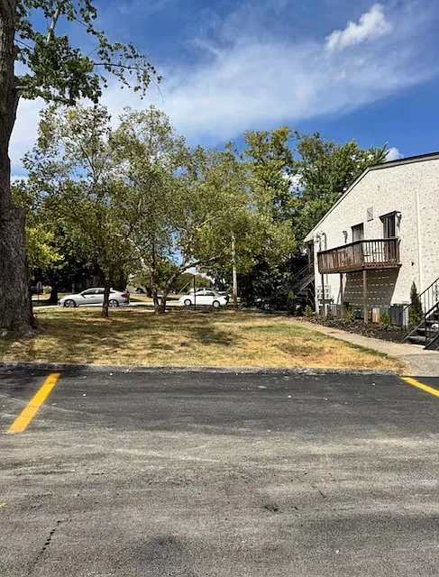 901 Crosshill Dr - Unit 2 — Photo 4