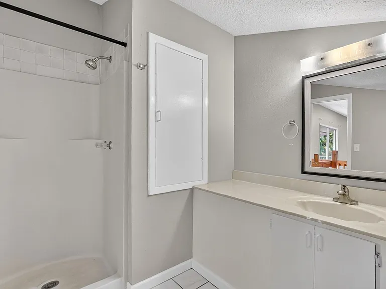 1627 Canal Ct — Photo 27