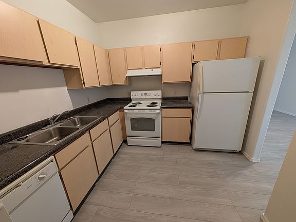 4th image of 2027 W Dozemary Ct