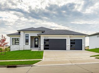 16412 N Valley Dr, Urbandale, IA 50111