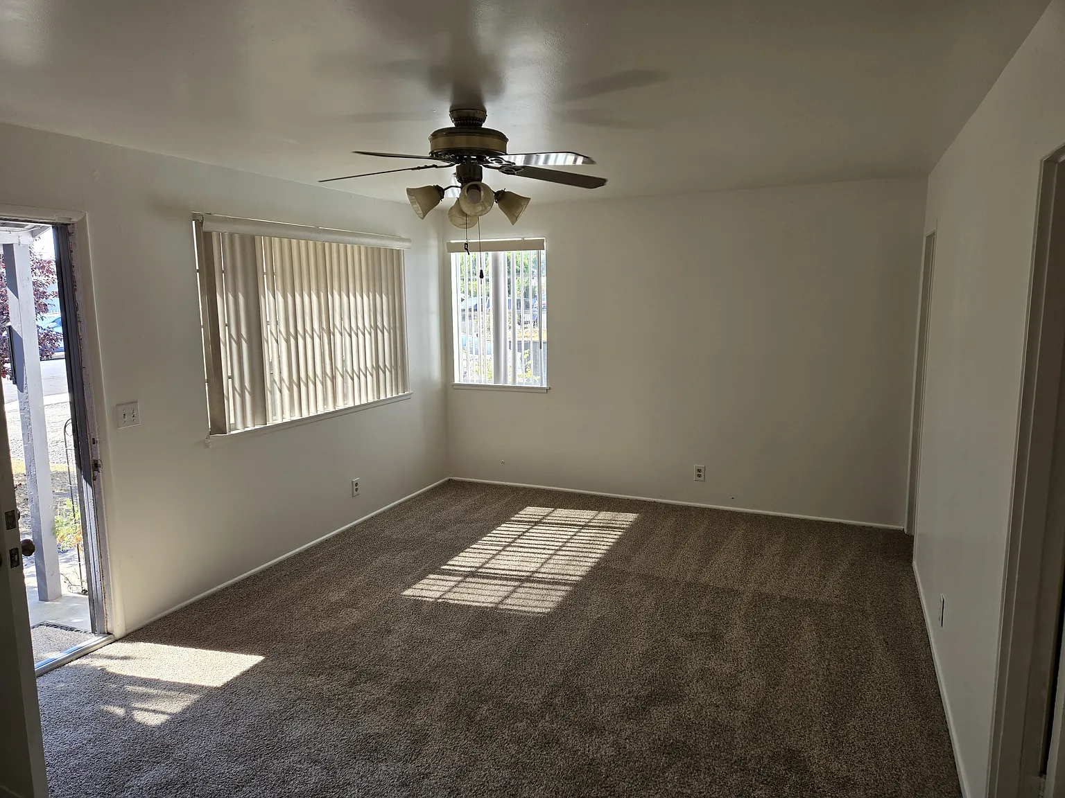 3 bed, 946 sqft, $2,600 — Photo 3