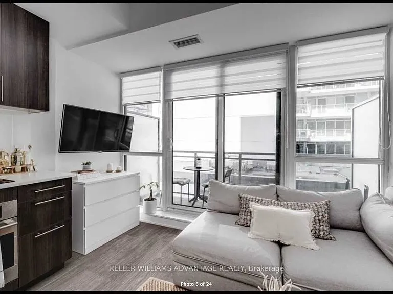 508 Wellington St W #505 — Photo 3