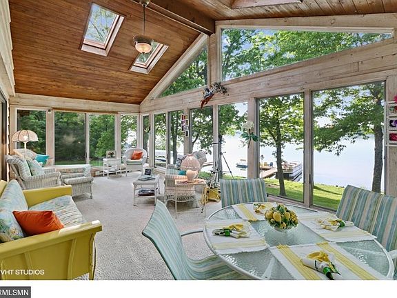 2nd image of 1729 S Deer Lake Cir