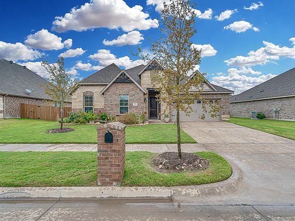 3rd image of 1570 Country Crest Dr