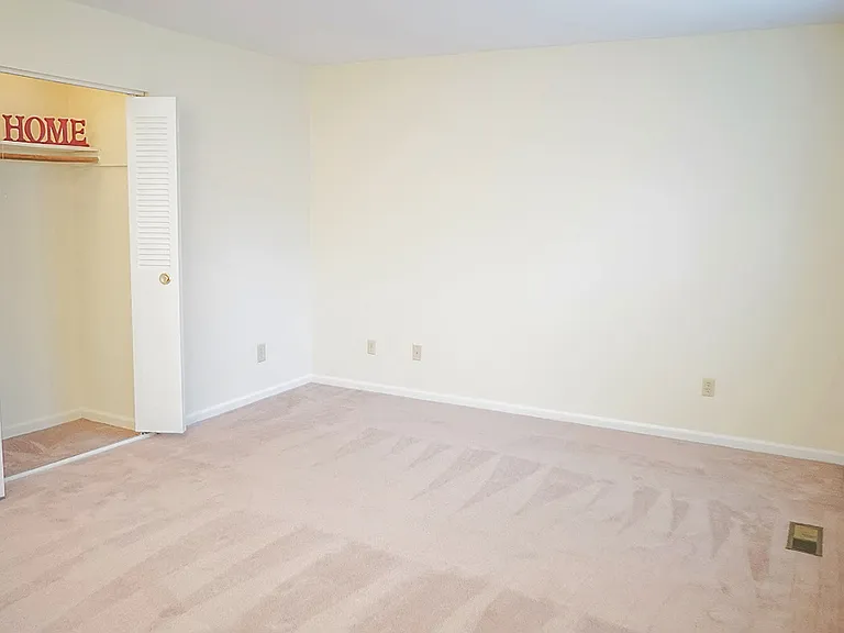 Colonial Towne Apartments — Photo 16