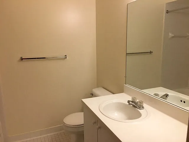 Lakeside Village Apartments — Photo 170