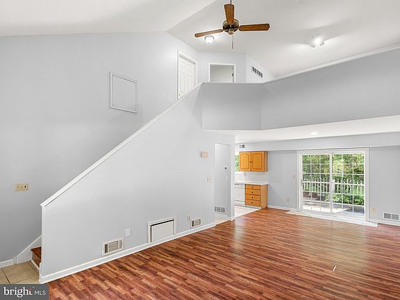 4th image of 8 Delancey Pl
