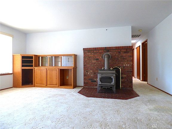 3rd image of 434 Stirling Dr