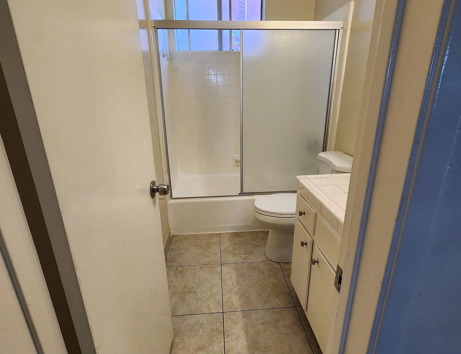 3 bed, 1056 sqft, $3,450 — Photo 4