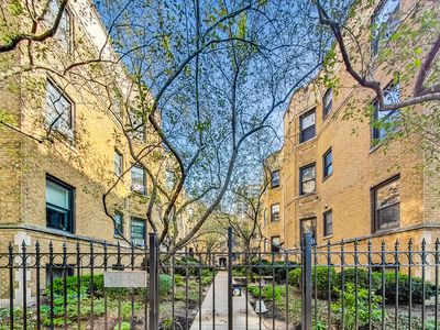 545 W Brompton Ave APT 2S, Chicago, IL, 60657