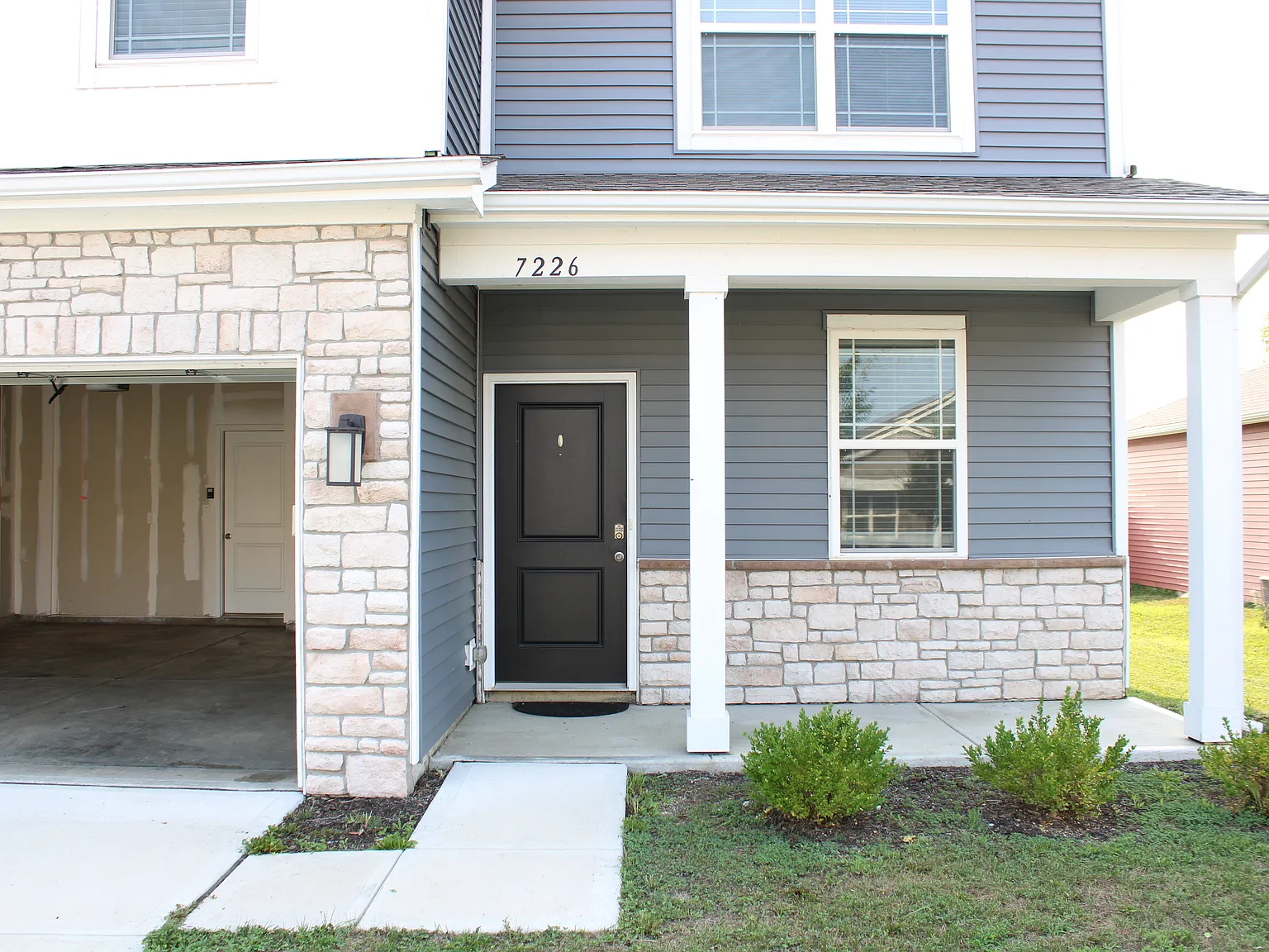 4 bed, 2356 sqft, $2,600 — Photo 3