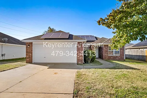 706 SW Sandrock Rd Photo 1