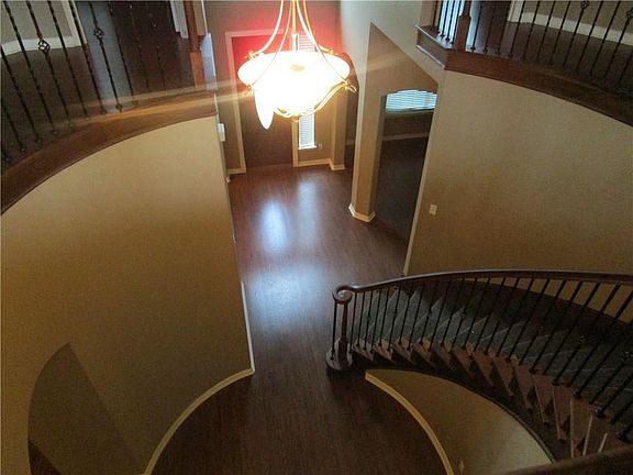 4th image of 531 Suffolk Dr
