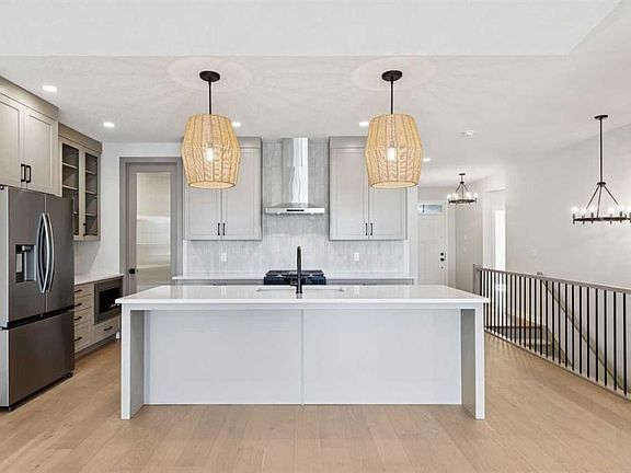 5th image of 640 S Shawnee Ter SW