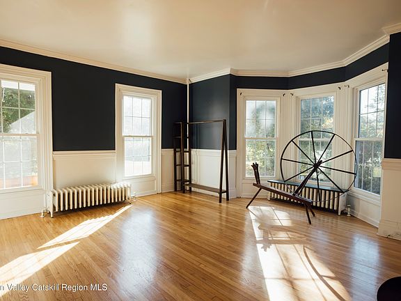 4th image of 263 Maple Lane