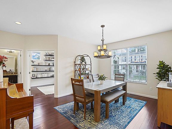 4th image of 3374 Everson Ave