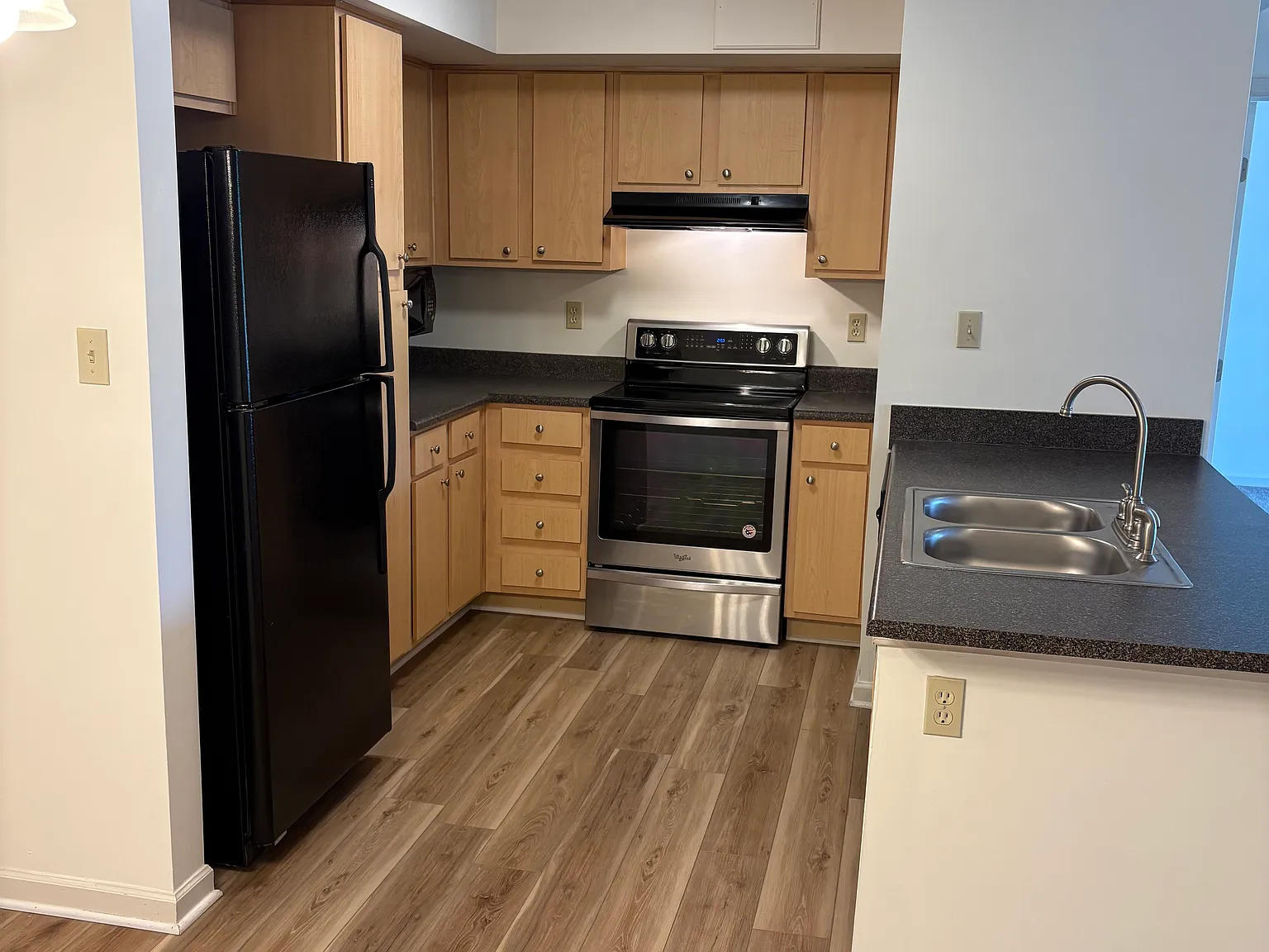 2 bed, 1305 sqft, $1,950 — Photo 2