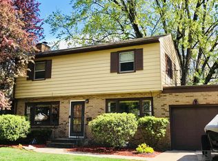 607 S 13th Ave W, Newton, IA 50208