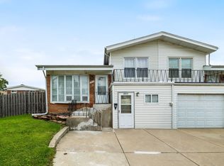 8837 Robin Dr, Des Plaines, IL 60016