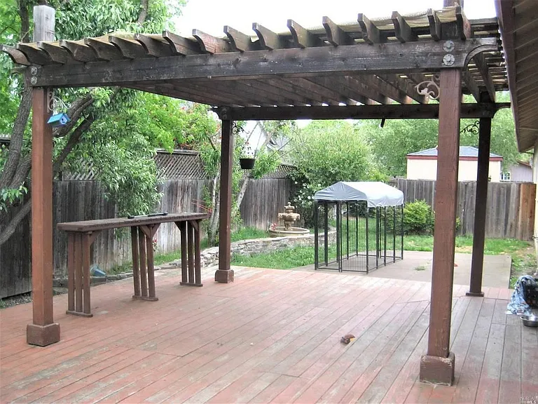 67 Cock Robin Ave — Photo 7