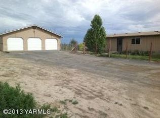 250 Deering Rd, Wapato, WA 98951