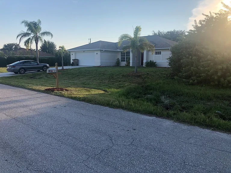 1100 NW Juanita Pl — Photo 2