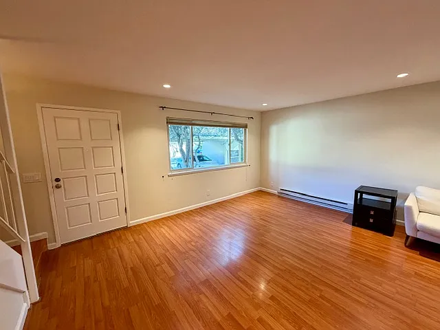 2 bed, 2.5 bath, 1272 sqft, $4,500 — Photo 3
