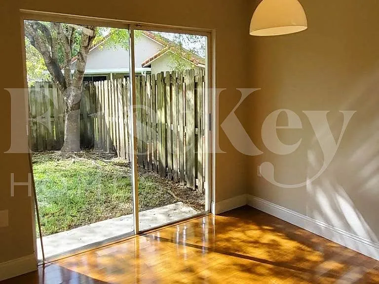17655 SW 146th Ct — Photo 3