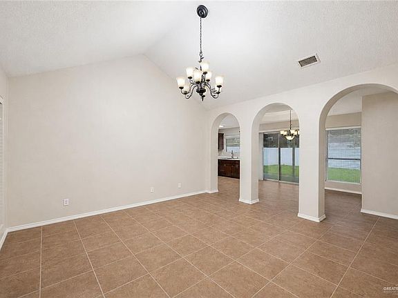 3rd image of 3413 Yucca Ave