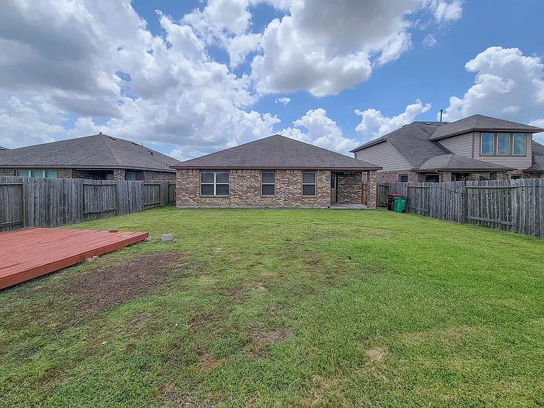 29614 Breakwater Dr — Photo 36