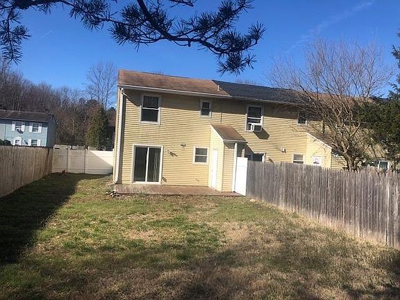 2nd image of 561 W Loch Lomond Dr